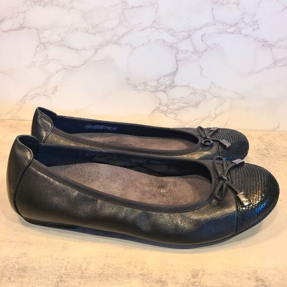 Vionic Spark Minna Black Leather Cap-Toe Bow Ballet Flats Casual Orthotic | 8 - Picture 4 of 10